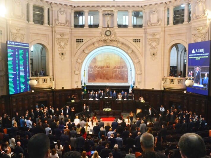 Plenário da Assembleia do Rio de Janeiro: 70 deputados vão escolher governador-tampão. - Paulo Carneiro/Ato Press/Folhapress