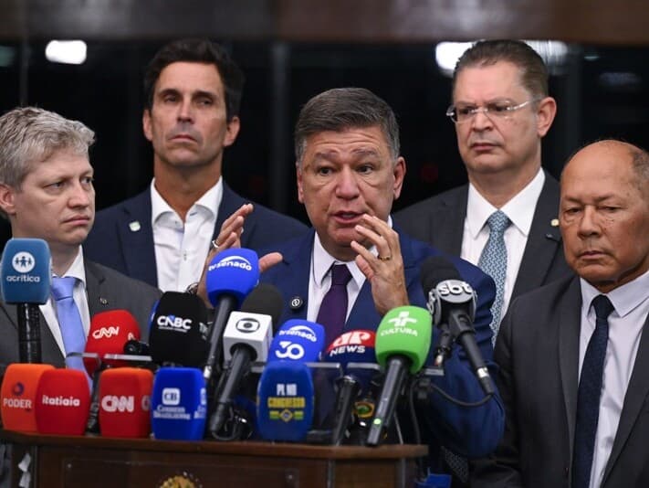 O presidente da comissão, senador Carlos Viana prevê entrega do texto final na sexta-feira caso o prazo caia. - Marcos Oliveira/Agência Senado