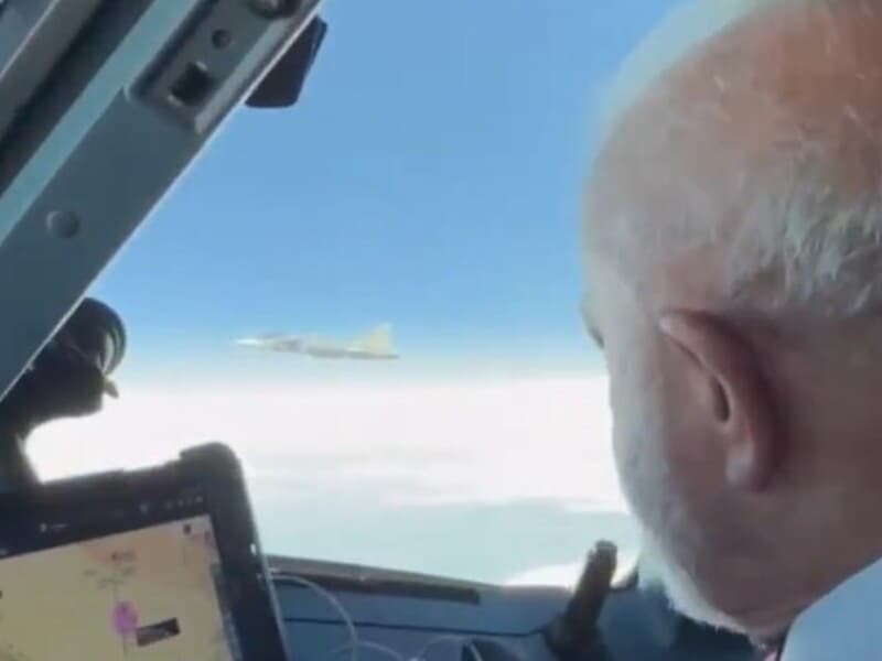 Voo marca entrega da primeira aeronave de combate supersônica fabricada na América do Sul. - Ricardo Stuckert/PR