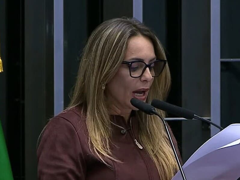 roberta acioly - Reprodução/YouTube