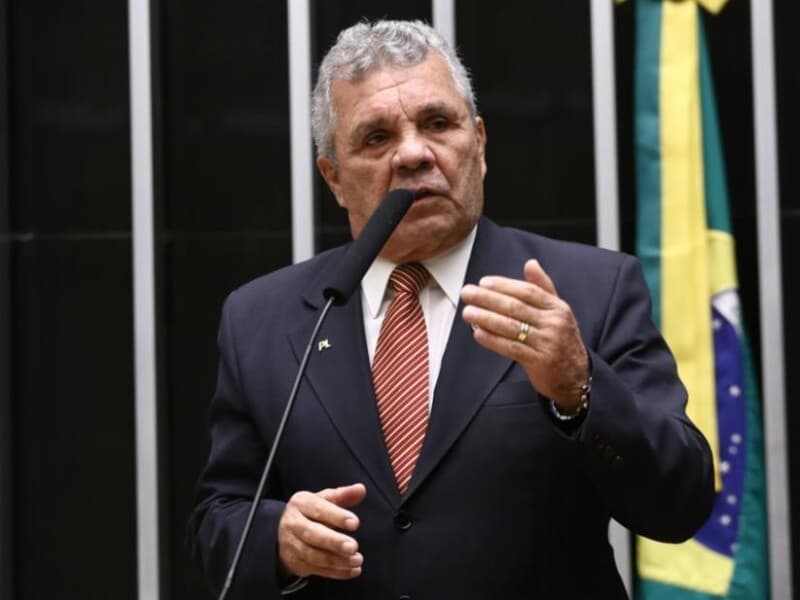 Projeto estende a atenção psicossocial a cônjuges e dependentes. - Vinicius Loures/Câmara dos Deputados