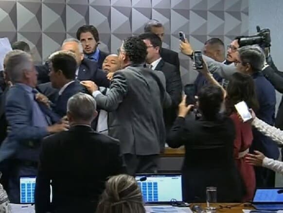 CPMI do INSS foi marcada por bate-bocas e momentos de grande tensão entre governistas e oposição. Queda de braço que resultou na não aprovação de um relatório final. - Reprodução/TV Senado