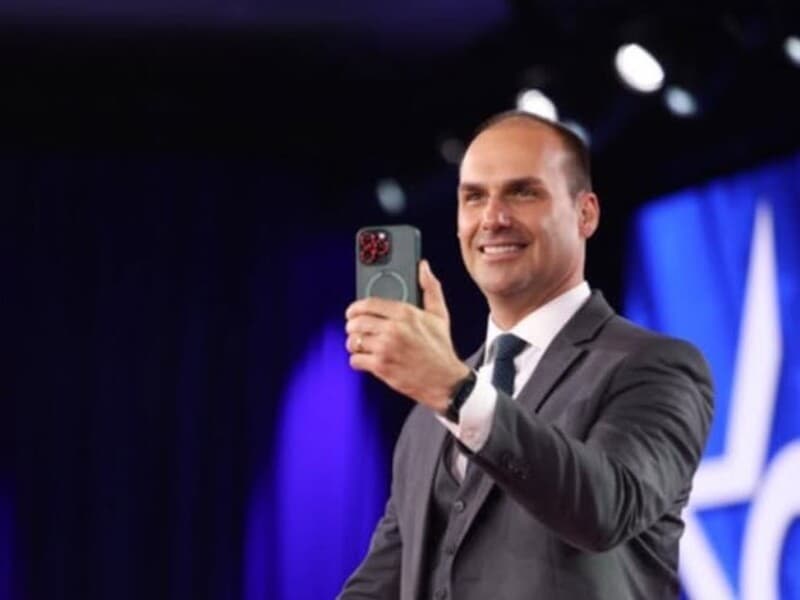 Regras da prisão domiciliar de Jair Bolsonaro proíbem o uso de redes sociais e comunicação externa por terceiros. - Reprodução/Instagram/Eduardo Bolsonaro