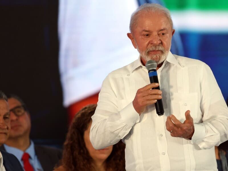 Medida assinada nesta segunda-feira (30) prioriza a criação de vagas para docentes e técnicos na área da educação. - Valter Campanato/Agência Brasil