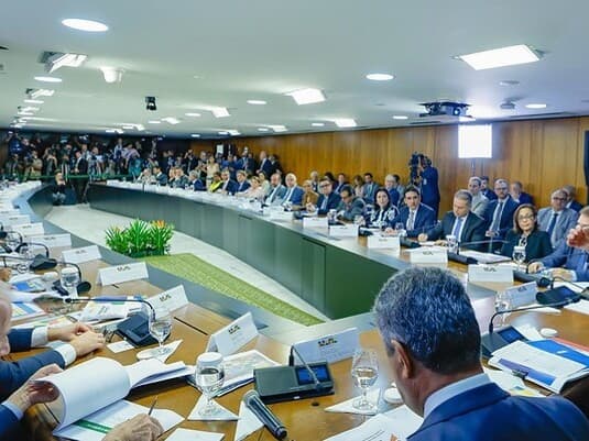 Lula em reunião ministerial nesta terça-feira (31): presidente troca quase metade de seus auxiliares diretos. - Ricardo Stuckert/PR