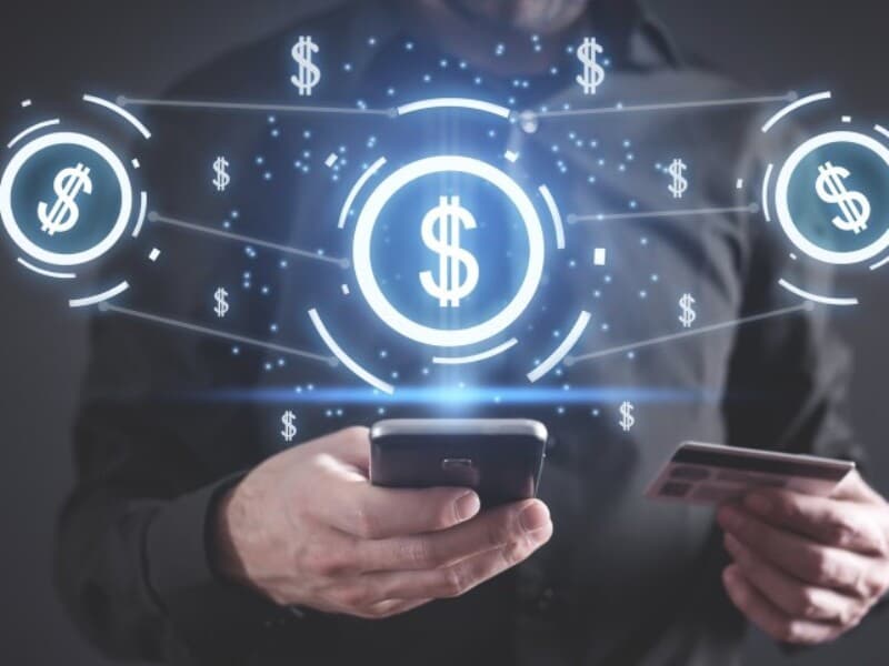 Texto define obrigação do corte imediato da monetização nos casos descritos, sem necessidade de ação judicial. - Freepik Texto define obrigação do corte imediato da monetização nos casos descritos, sem necessidade de ação judicial. - Freepik