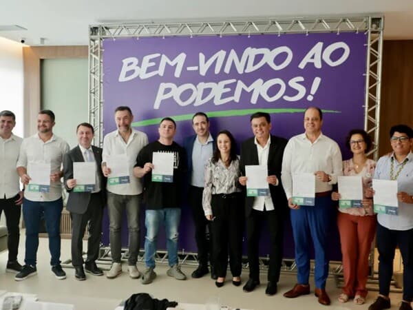 Presidente do Podemos, deputada Renata Abreu filia os colegas Marangoni, Delegado Bruno Silva, Ribamar Silva e David Soares, entre outros políticos. Bancada foi uma das que mais cresceram na janela. - Ascom/Podemos