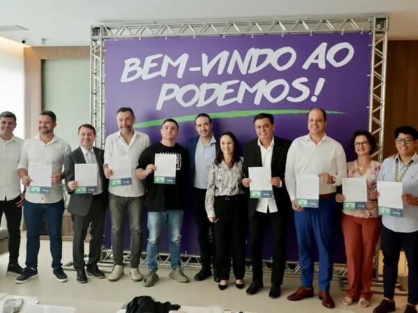 Presidente do Podemos, deputada Renata Abreu filia os colegas Marangoni, Delegado Bruno Silva, Ribamar Silva e David Soares, entre outros políticos. Bancada foi uma das que mais cresceram na janela. - Ascom/Podemos