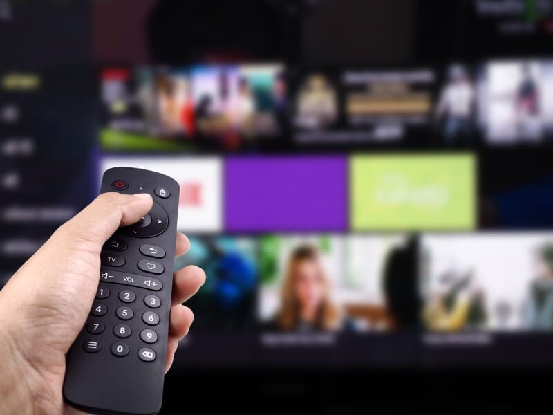 Proibição se restringe a serviços de streaming pagos. - Freepik