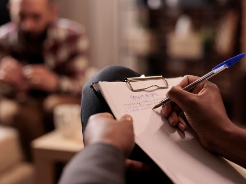 Autor defende que proposta pode melhorar a qualidade do atendimento psicológico no Brasil. - Freepik