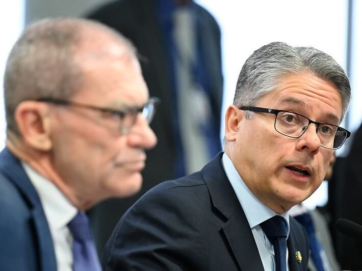 Fabiano Contarato e Alessandro Vieira criticaram decisões do STF que, segundo eles, esvaziam a CPI. - Andressa Anholete/Agência Senado Fabiano Contarato e Alessandro Vieira criticaram decisões do STF que, segundo eles, esvaziam a CPI. - Andressa Anholete/Agência Senado