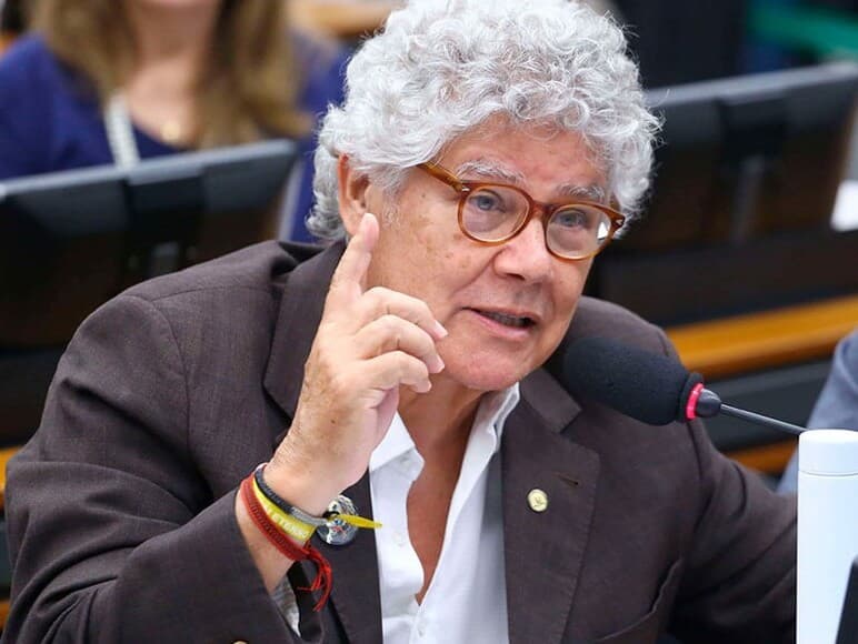 Autor da proposta, Chico Alencar diz que projeto visa punir maus perdedores. - Ascom/Psol