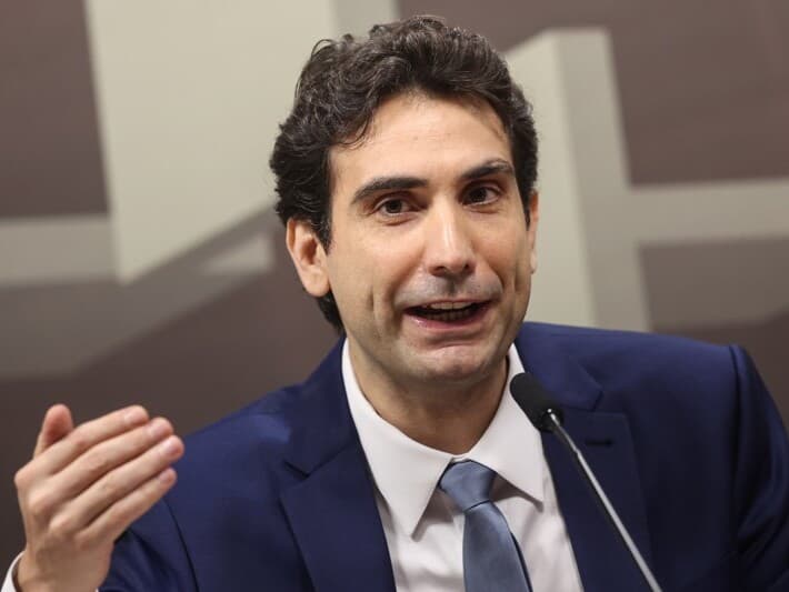 Gabriel Galípolo durante oitiva na CPI do Crime Organizado. - Gabriela Biló/Folhapress