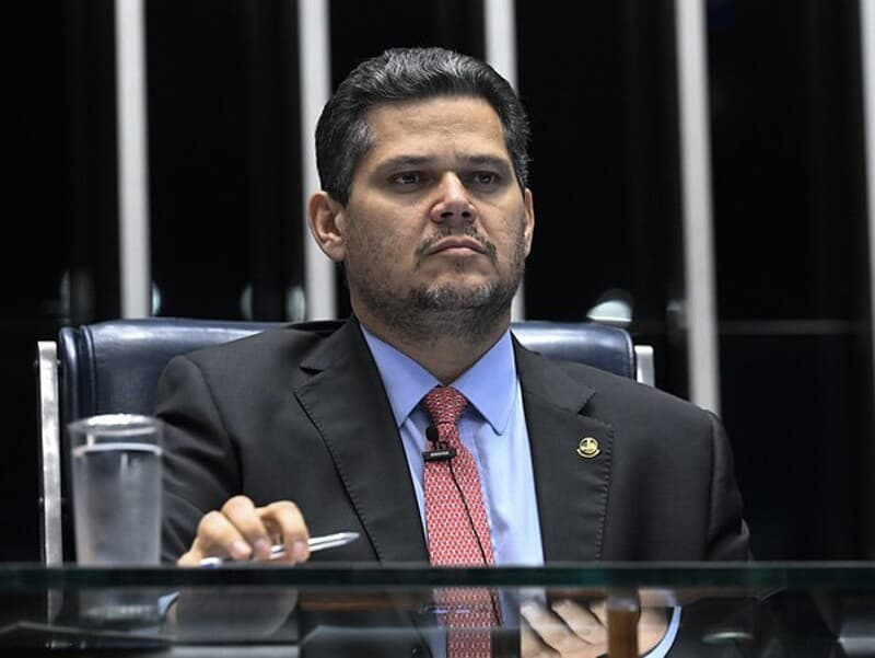 Davi Alcolumbre diz que conversará com Hugo Motta para definir data de sessão do Congresso a ser convocada para análise de vetos do presidente Lula. - Carlos Moura/Agência Senado