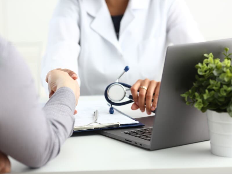 O projeto do deputado Ribeiro Neto prevê que os pacientes sejam avisados em caso de atrasos superiores a 30 minutos. - Freepik O projeto do deputado Ribeiro Neto prevê que os pacientes sejam avisados em caso de atrasos superiores a 30 minutos. - Freepik