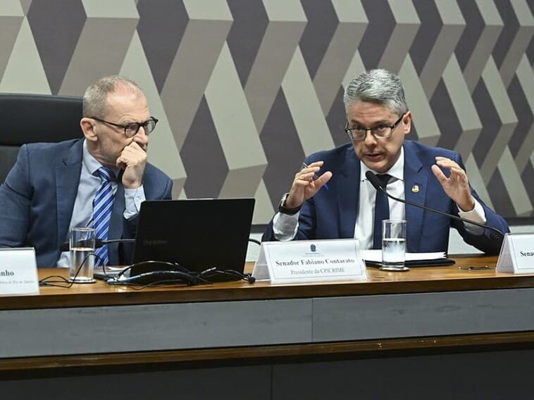 Fabiano Contarato e Alessandro Vieira são, respectivamente, o presidente e o relator da CPI do Crime Organizado. - Carlos Moura/Agência Senado Fabiano Contarato e Alessandro Vieira são, respectivamente, o presidente e o relator da CPI do Crime Organizado. - Carlos Moura/Agência Senado