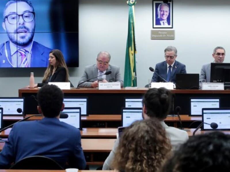 Reunião da comissão especial que discute a regulamentação dos trabalhos por aplicativos. - Bruno Spada/Agência Câmara