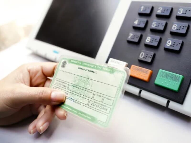 Regularização do documento é obrigatória para participar das eleições de 2026. - Shutterstock