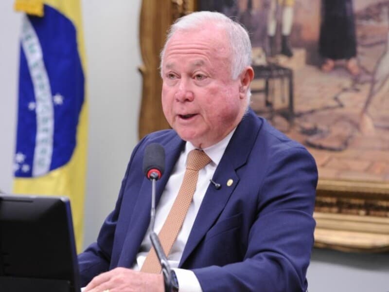 Relator apresentou parecer favorável às propostas. - Renato Araújo/Câmara dos Deputados Relator apresentou parecer favorável às propostas. - Renato Araújo/Câmara dos Deputados