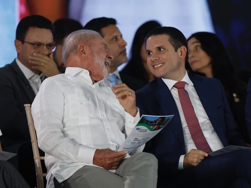 Motta prefere que redução da jornada seja tratada por PEC; Lula, por projeto de lei. Os dois defendem o fim da escala 6x1. - Pedro Ladeira/Folhapress