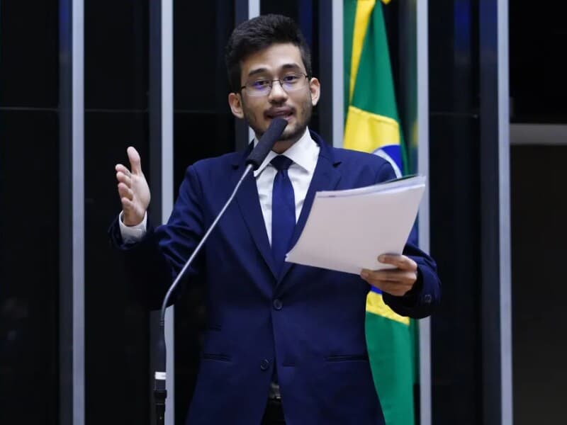 Projeto busca impedir punições a profissionais que oferecem serviços gratuitos, além de liberar a definição de preços e a publicidade na área. - Bruno Spada/Câmara dos Deputados