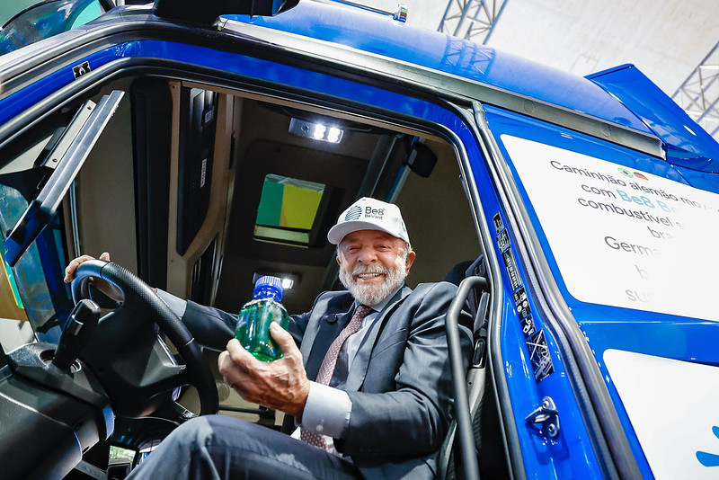 Lula contesta normas europeias e promove biocombustíveis brasileiros em encontro na Alemanha