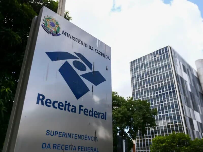 Receita Federal reforça que não envia cobranças por mensagens e orienta contribuintes a usarem apenas canais oficiais para evitar fraudes. - Marcelo Camargo/Agência Brasil
