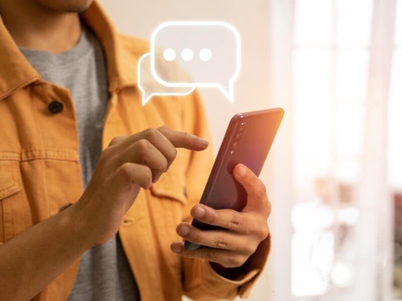 Proposta inclui realização de videochamada para confirmar recebimento da notificação judicial. - Freepik