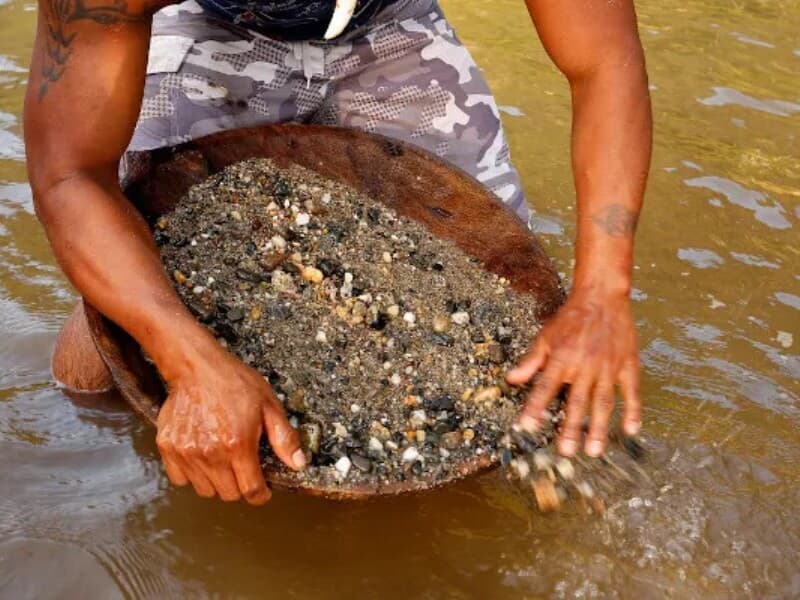Proposta foi enviada pelo Executivo após decisão do STF que derrubou regra de "boa-fé" na compra de ouro. - Goran_Safarek / Shutterstock