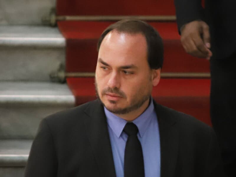 Carlos relembrou apoio de Zema à reforma tributária, rebatida por Bolsonaro e demais membros do PL. - Charles Sholl/Brazil Photo Press/Folhapress