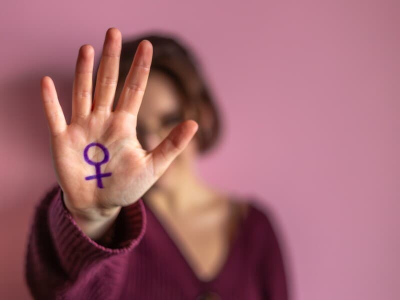 Programa fortalece a atuação integrada da rede de proteção às mulheres em todo o país. - Freepik