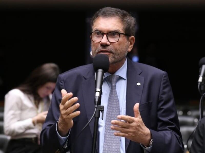 Relator José Rocha defendeu texto que fixa piso e jornada para biólogos do setor privado. - Kayo Magalhães / Câmara dos Deputados 