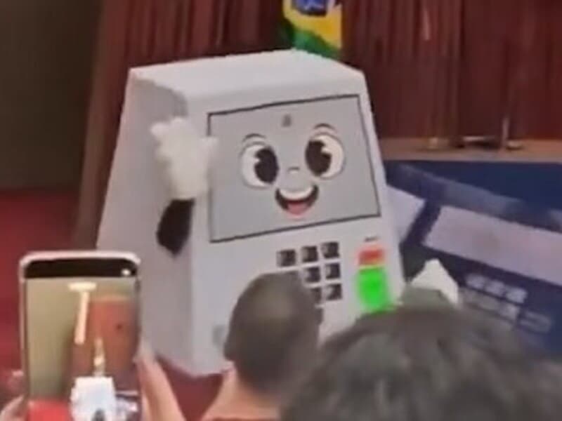 Mascote alusivo à urna eletrônica busca promover aproximação da Corte Eleitoral com eleitor jovem.  - Reprodução