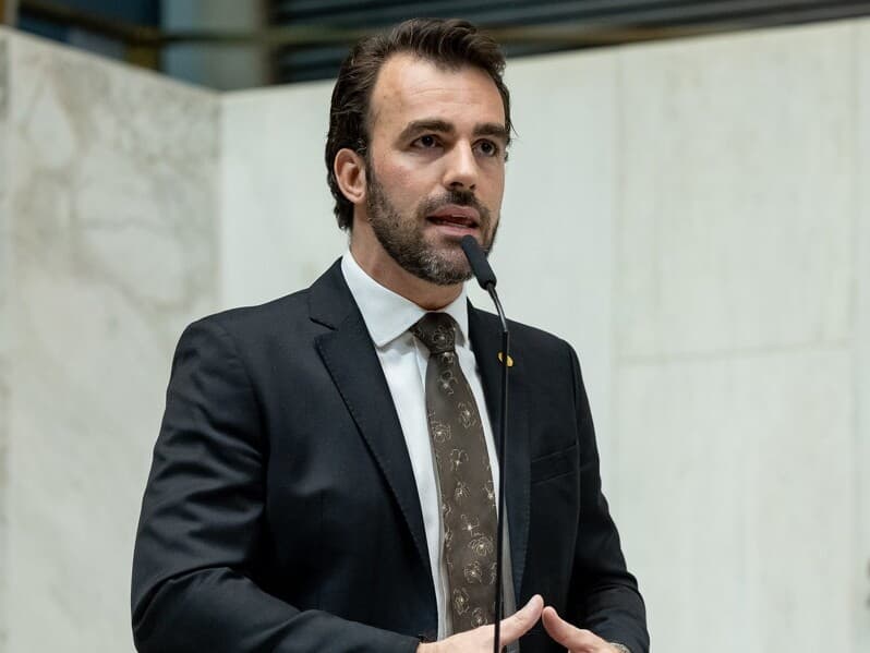 Deputado é réu por violência doméstica. - Alesp