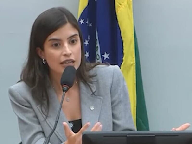 Deputada rebateu críticas a projeto, e ressaltou que comentários pejorativos não entrarão na esfera legal.  - TV Câmara/Reprodução