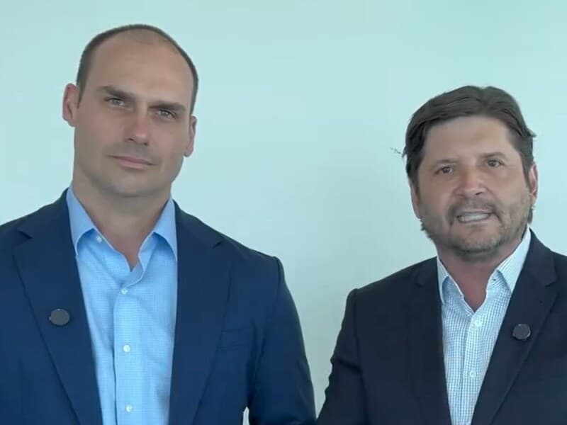 Eduardo Bolsonaro considera que André Prado possui musculatura política para agregar à campanha presidencial de Flávio.  - Redes Sociais/Reprodução