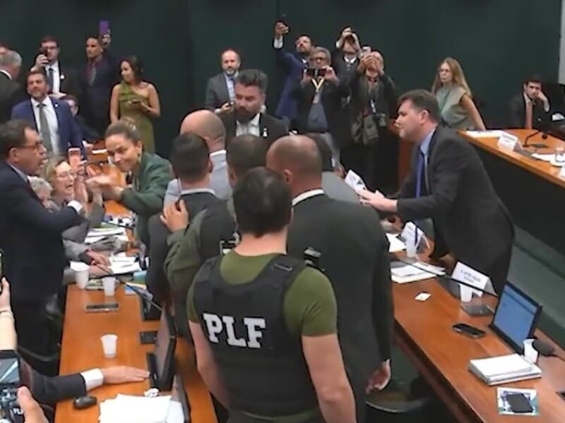 Comissão entrou em tumulto após deputado pedir que a Polícia Legislativa retirasse advogado do local.  - TV Câmara/Reprodução