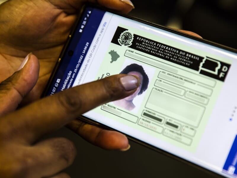 Medida provisória garante opção pelo modelo físico ou digital da CNH.  - Marcello Casal Jr/Agência Brasil