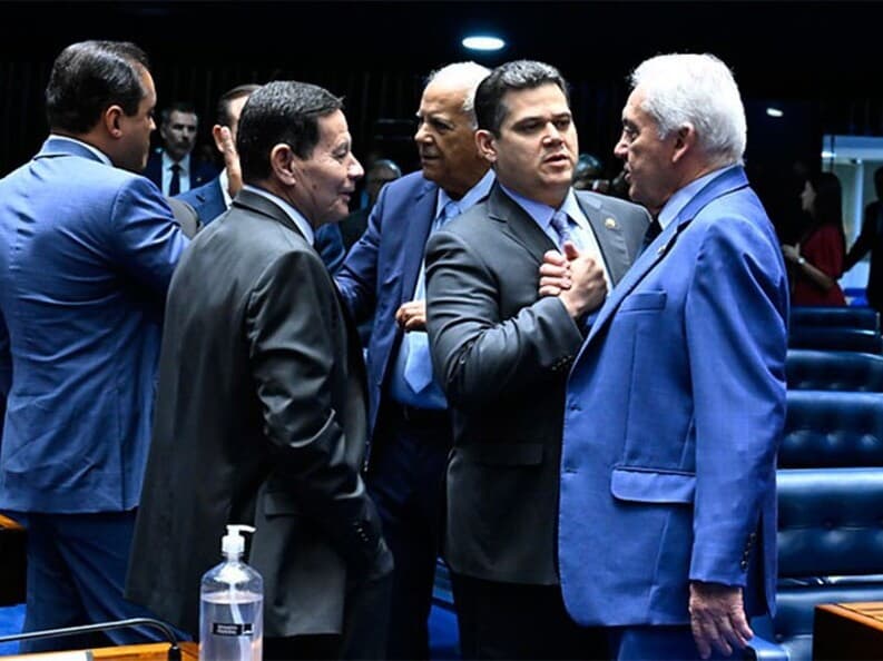 Otto Alencar e Davi Alcolumbre: presidente da CCJ defende votação da PEC do Fim da Reeleição, que aguarda definição do presidente do Senado para ser analisada. - Waldemir Barreto/Agência Senado
