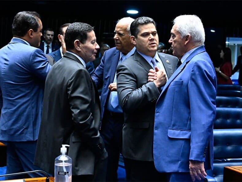 Otto Alencar e Davi Alcolumbre: presidente da CCJ defende votação da PEC do Fim da Reeleição, que aguarda definição do presidente do Senado para ser analisada. - Waldemir Barreto/Agência Senado