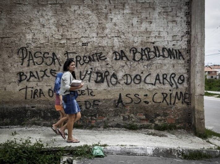 Pesquisa divulgada no domingo revela que 41,2% dos brasileiros com 16 anos ou mais reconhecem a presença de grupos criminosos organizados, como facções ou milícias, no bairro onde moram. - Jarbas Oliveira/Folhapress