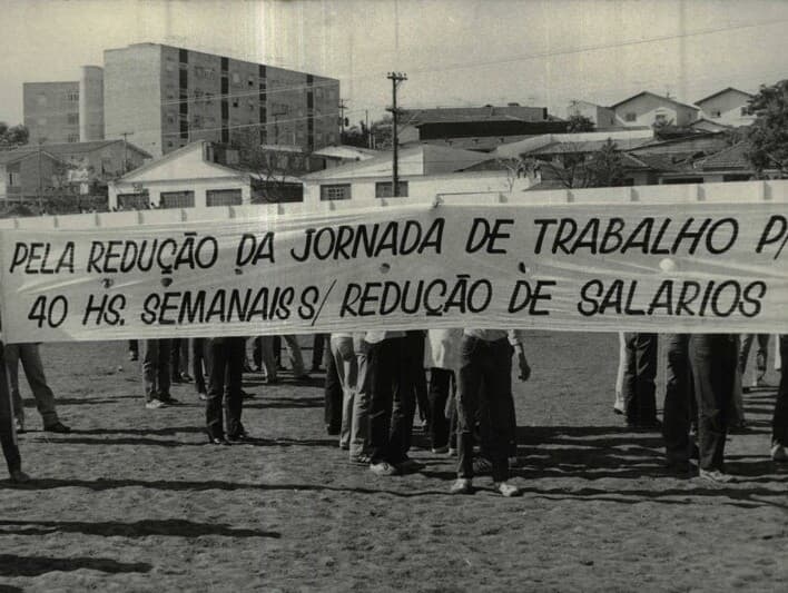 Manifestação de metalúrgicos de São Bernardo do Campo, em 11 de março de 1984, pela redução da jornada de trabalho para 40 horas semanais. - Francisco L.Sugar/Arquivo/Folhapress