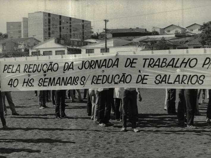 Manifestação de metalúrgicos de São Bernardo do Campo, em 11 de março de 1984, pela redução da jornada de trabalho para 40 horas semanais. - Francisco L.Sugar/Arquivo/Folhapress