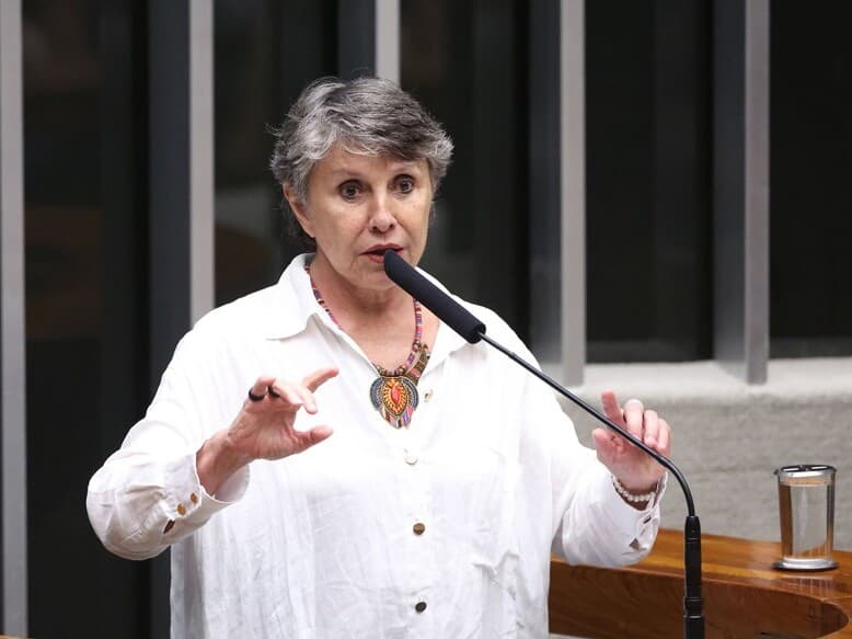Proposta relatada por Erika Kokay altera o Código Civil e busca ampliar participação feminina em espaços de decisão. - Bruno Spada/Câmara dos Deputados