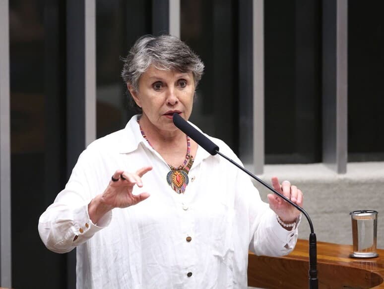 Proposta relatada por Erika Kokay altera o Código Civil e busca ampliar participação feminina em espaços de decisão. - Bruno Spada/Câmara dos Deputados