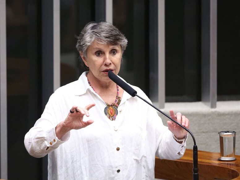 Proposta relatada por Erika Kokay altera o Código Civil e busca ampliar participação feminina em espaços de decisão. - Bruno Spada/Câmara dos Deputados