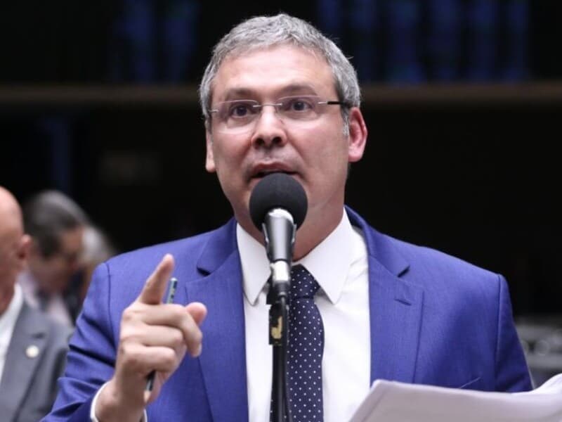 Lindbergh afirma que repasses de Vorcaro podem ter favorecido articulação de Eduardo nos EUA. - Kayo Magalhães/Câmara dos Deputados