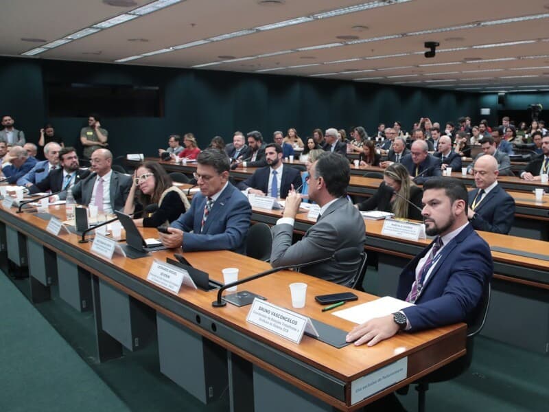 Em audiência nessa segunda-feira (18), comissão especial ouviu representantes do empresariado sobre a proposta de redução da jornada de trabalho. - Bruno Spada/Câmara dos Deputados