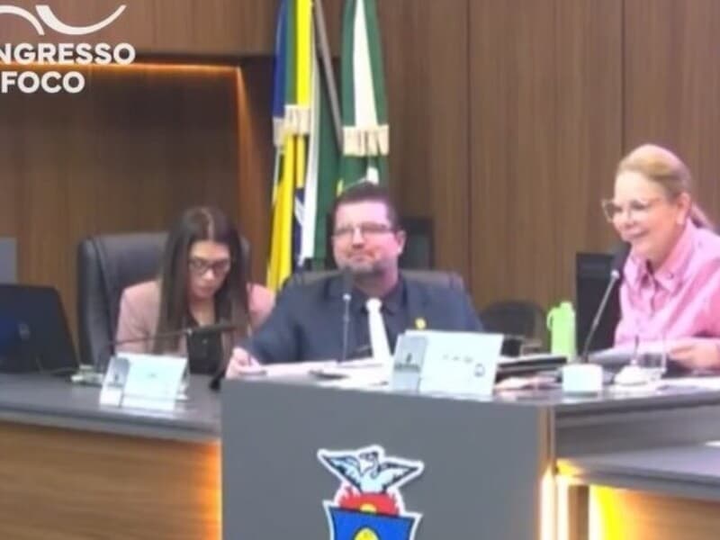 Parlamentar municipal fez comentário pejorativo a colega enquanto aguardava resultado de votação em plenário. - Reprodução.