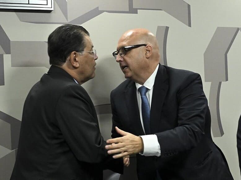 Indicação de Otto Lobo, à direita, foi relatada pelo senador Eduardo Braga na CAE. - Geraldo Magela/Agência Senado